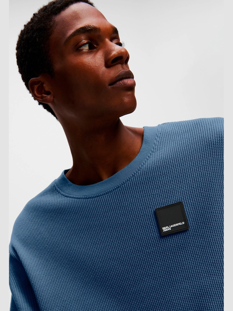 POLERA WAFFLE CON INSIGNIA - 3