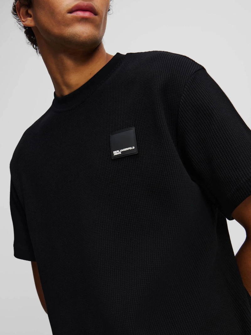 POLERA WAFFLE CON INSIGNIA - 4