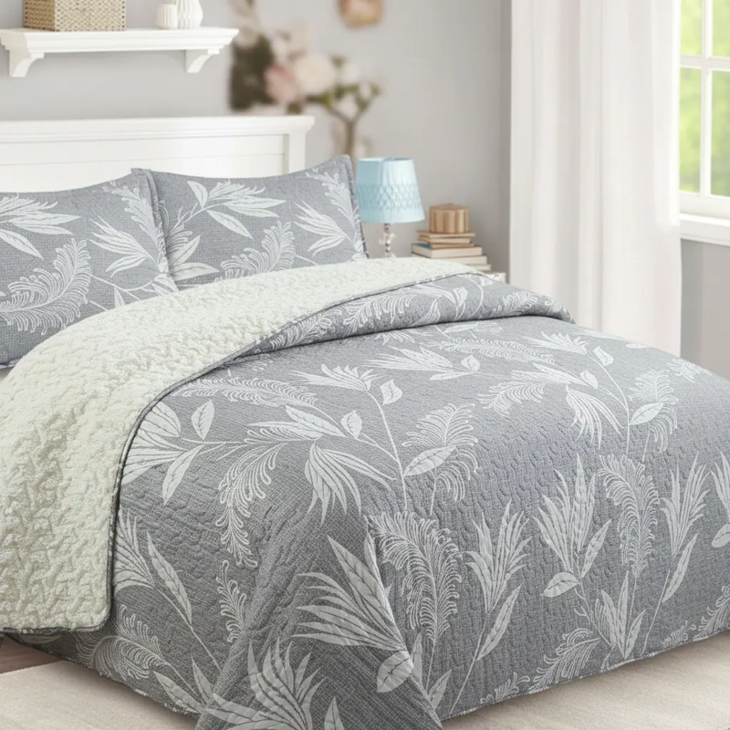 CUBRECAMA QUILT SHERPA 2PL W.M G -GRIS DISEÑO HOJAS GRIS CLARO - 1