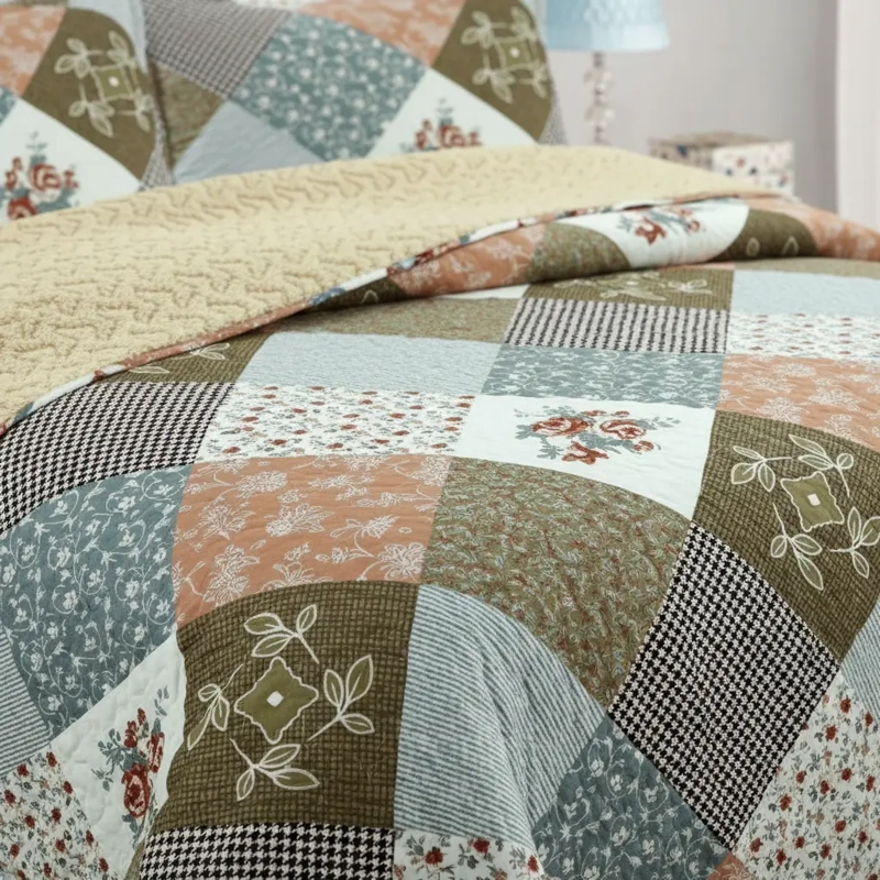 CUBRECAMA QUILT SHERPA 2PL TIERRA VERDE OLIVA AZUL SUAVE BEIGE MOTIVOS FLORALES - 2