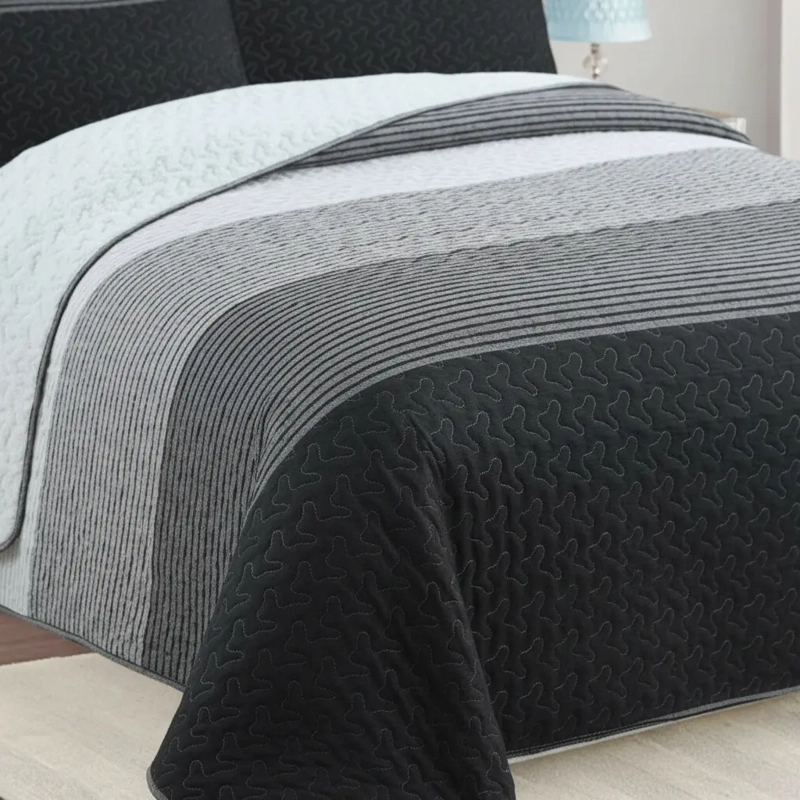 CUBRECAMA QUILT SHERPA 2PL W.M G - NEGRO GRIS Y BLANCO DISEÑO A FRANJAS HORIZONTALES - 3