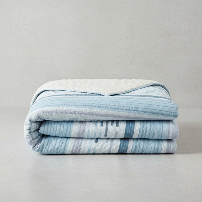 CUBRECAMA QUILT SHERPA 1.5 W.M G- AZUL CLARO LISA - 2