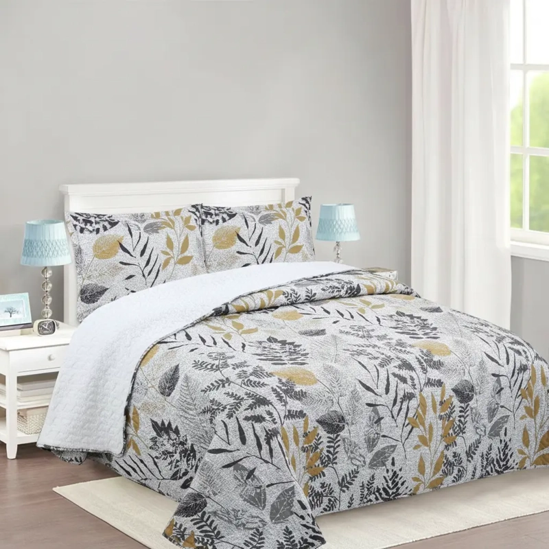 CUBRECAMA QUILT SHERPA 2PL GRIS NEGRO Y DETALLES EN DORADO MOSTAZA ESTAMPADO BOTANICO - 2