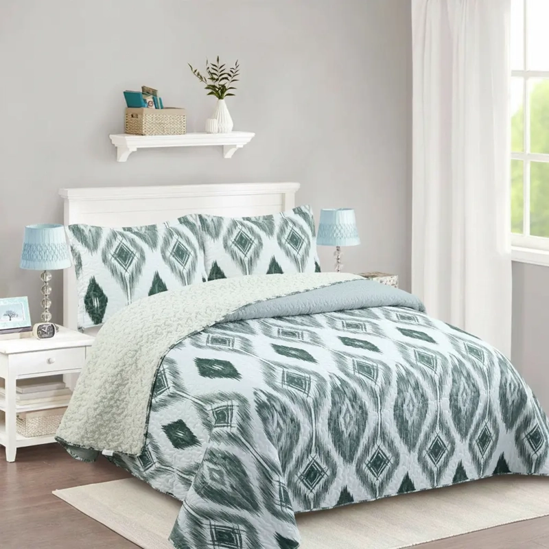 CUBRECAMA QUILT SHERPA 2PL VERDE BOSQUE SOBRE FONDO BLANCO GEOME TRICO E TNICO - 1