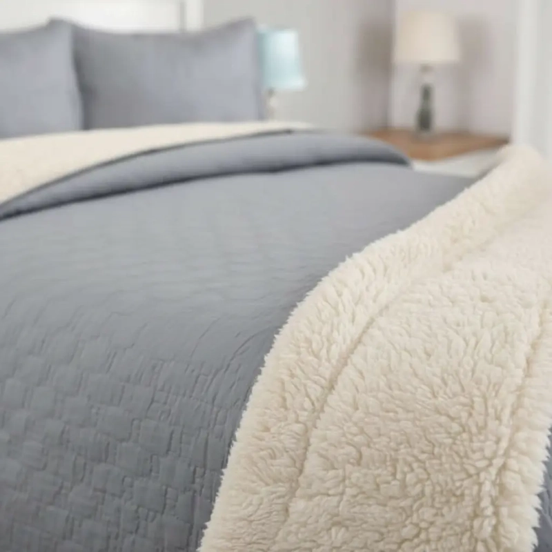 CUBRECAMA QUILT SHERPA 1.5 W.M G- GRIS LISO - 4