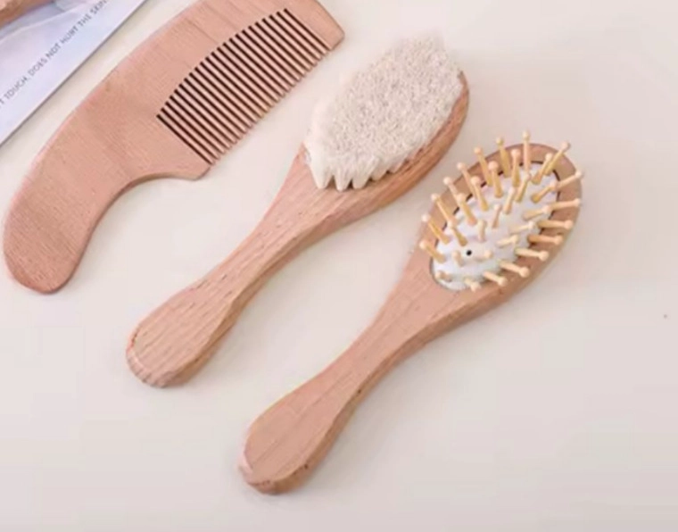 KIT CEPILLO PEINE MADERA CERDAS SUAVES BEBE S RECIEN NACIDOS - 2