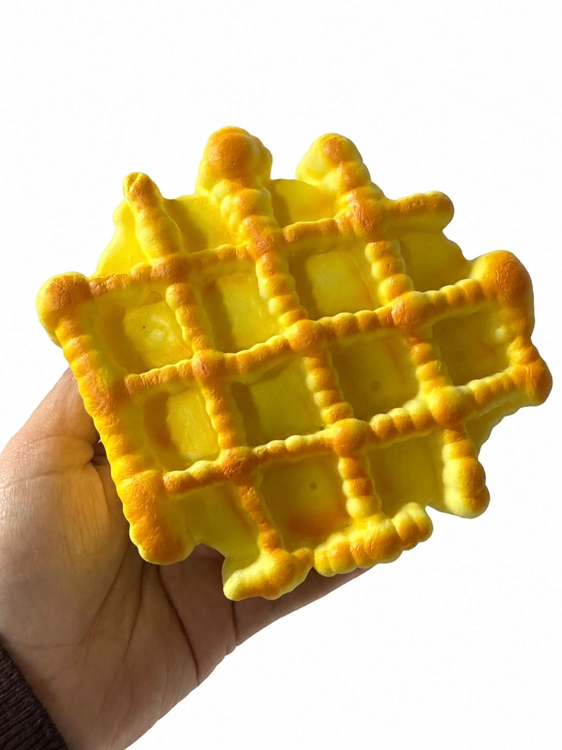 SQUISHY GIGANTE WAFFLE CON AROMA ANTIESTRE S SENSORIAL - 1