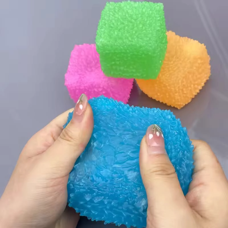 SQUISHY DE SILICONA FORMA DE CUBO DE HIELO TEXTURIZADO - 2