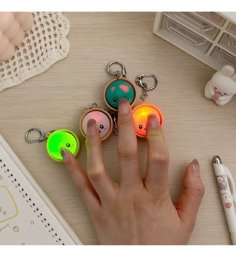 LLAVERO TECLA CLIC PAN LUZ LED MULTICOLOR - 4