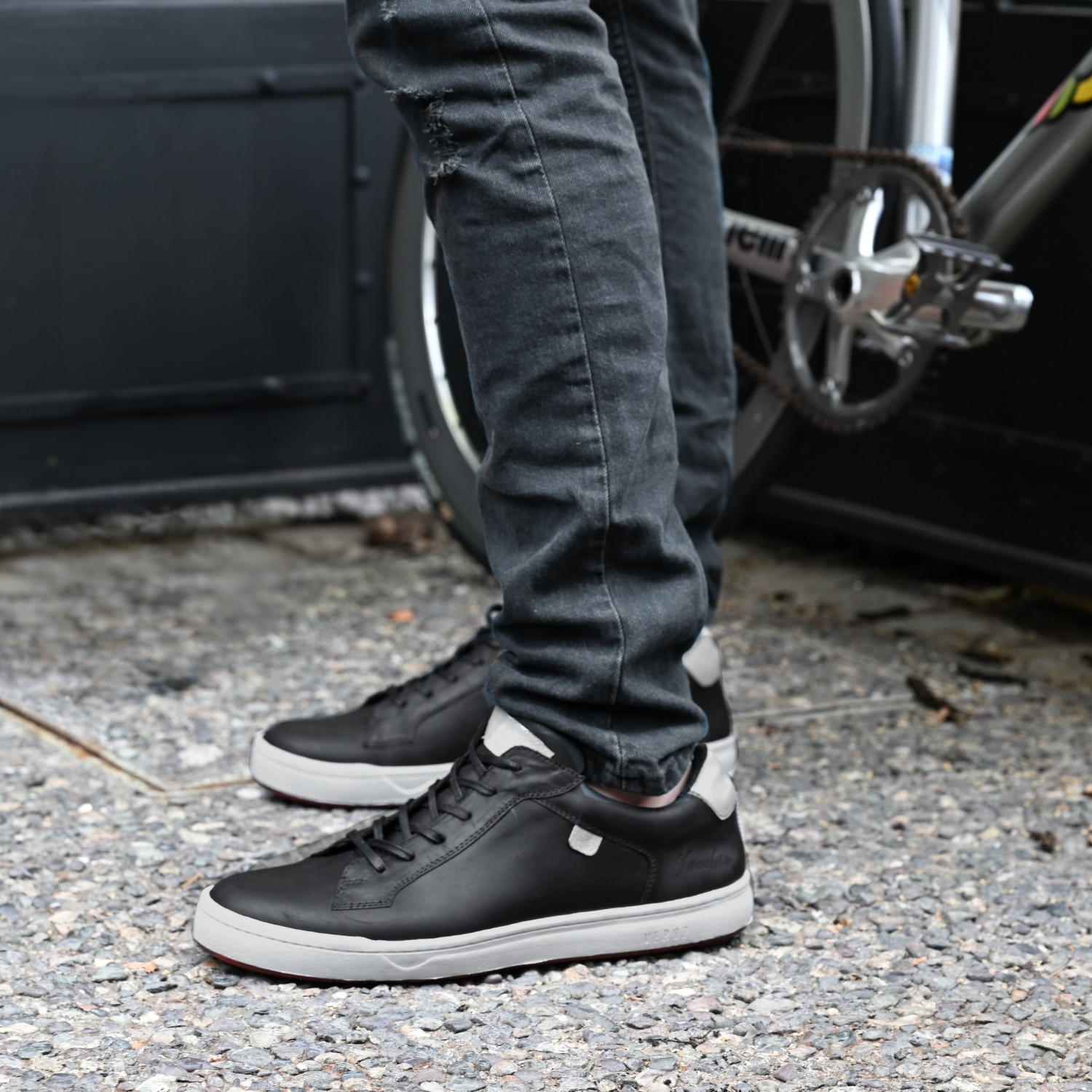ZAPATILLA HOMBRE DE CUERO VECCHIO EN COLOR NEGRO VÉROZ - 5