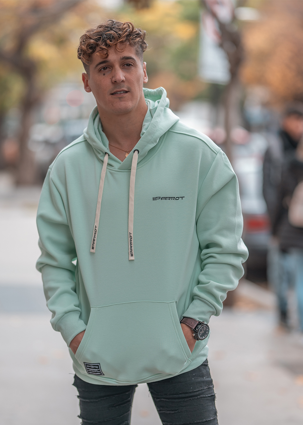 POLERÓN DE HOMBRE CON GORRO, DISEÑO LISO Y CORTE OVERSIZE - 3