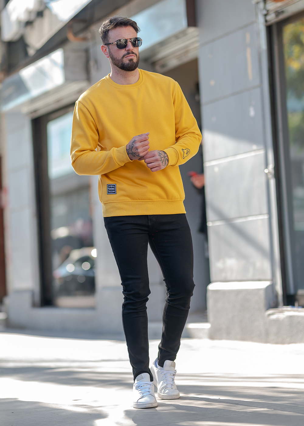 POLERÓN DE HOMBRE CON CUELLO POLO, DISEÑO LISO Y CORTE OVERSIZE. - 3