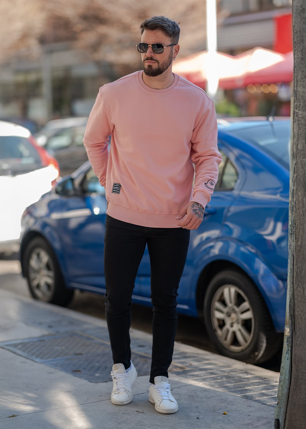 POLERÓN DE HOMBRE CON CUELLO POLO, DISEÑO LISO Y CORTE OVERSIZE. - 4