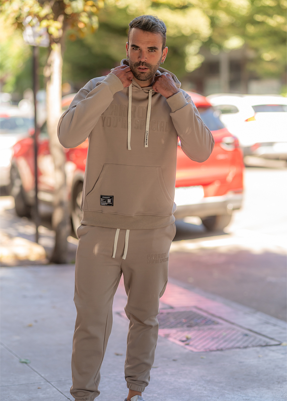 SET DE BUZO PARA HOMBRE, COMPUESTO POR POLERÓN CON GORRO Y JOGGER - 4