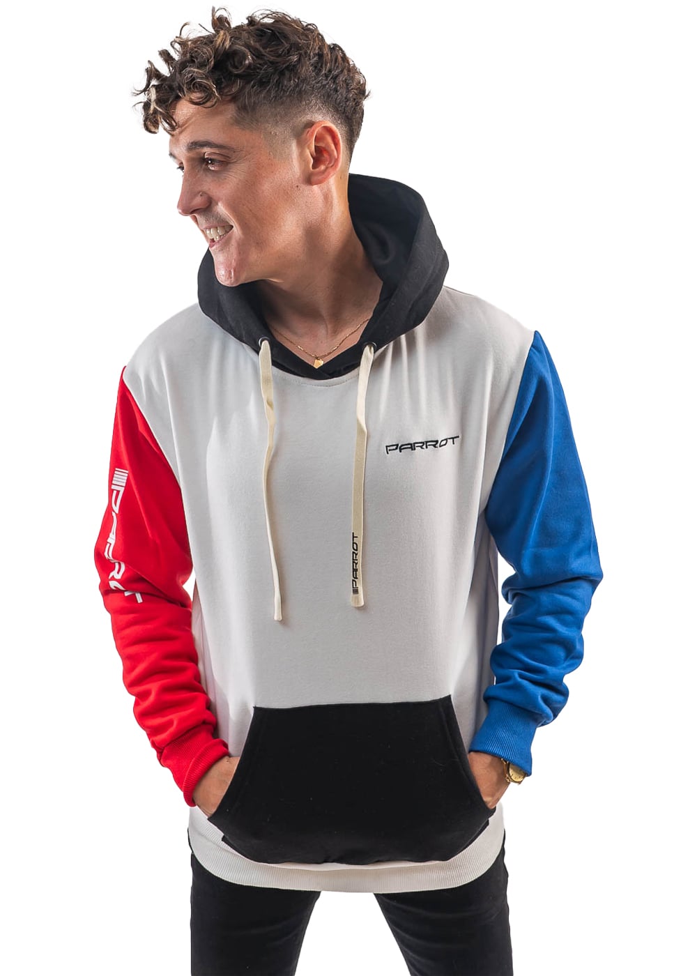 POLERÓN CON GORRO Y BOLSILLO CANGURO, DISEÑO TRICOLOR. - 1