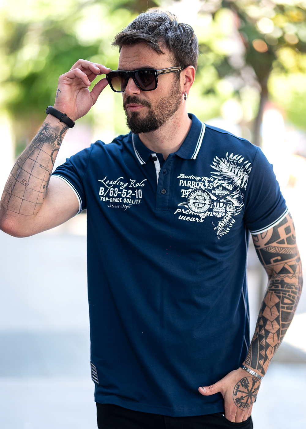 POLERA MANGA CORTA CON ESTAMPADOS Y BORDADOS - 2