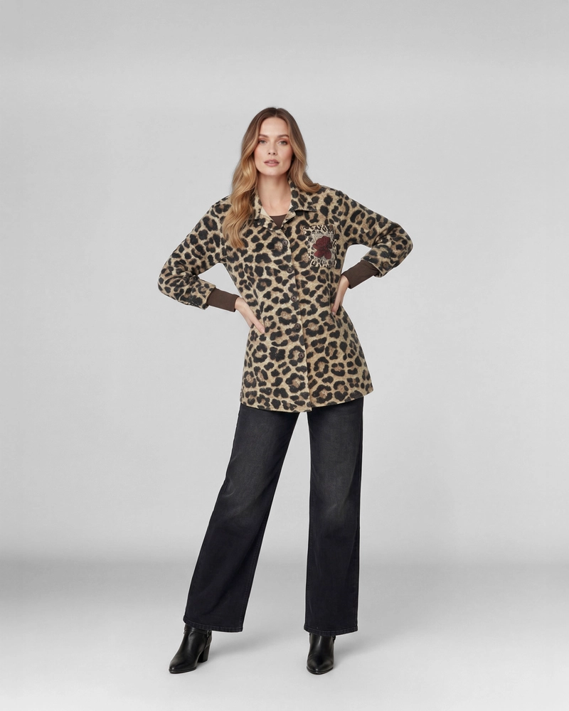 ABRIGO MUJER LIA RELAXED CUELLO TIPO CAMISA MANGA SUELTA LEOPARDO LINEATRE - 4