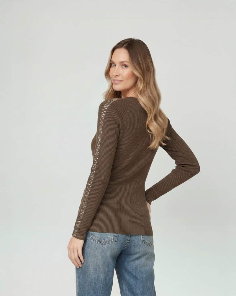 SWEATER MUJER ORNELLA RELAXED CUELLO EN V MANGA CAIDA CHOCOLATE LINEATRE - 2
