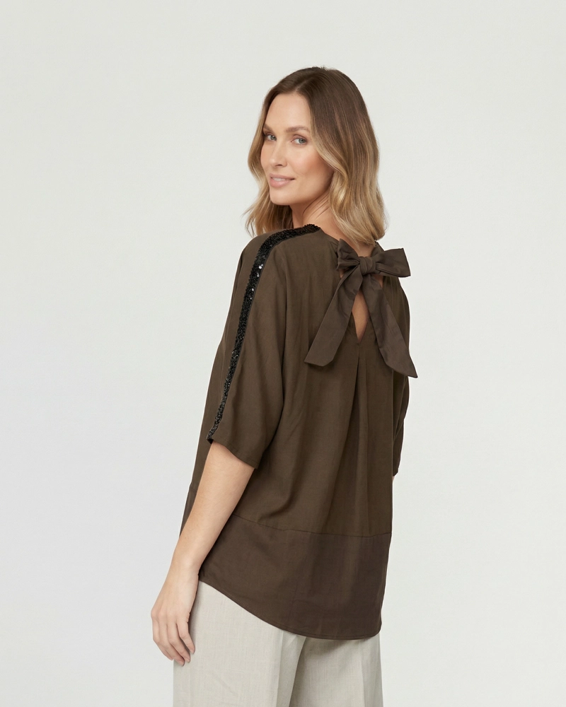 POLERON MUJER MONTSERRAT RELAXED CUELLO EN V MANGA CAIDA CHOCOLATE LINEATRE - 2