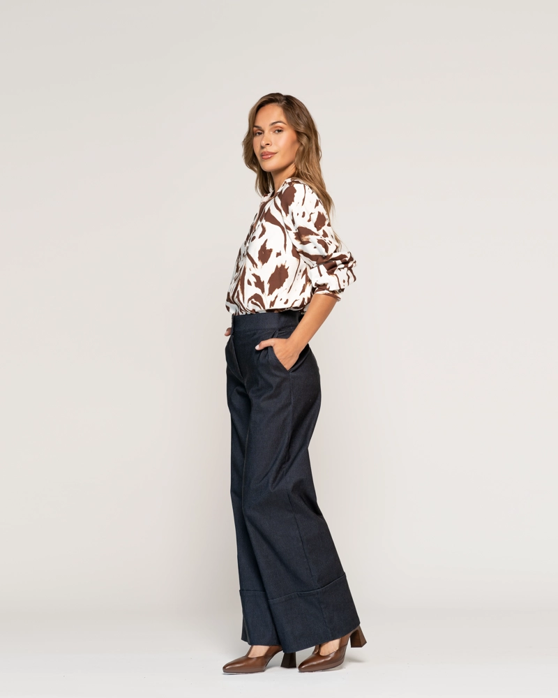 BLUSA SERAFINA CAFE  CUELLO MAO V MANGA LARGA AJUSTADA PUÑO TIPO CAMISA MUJER - 2