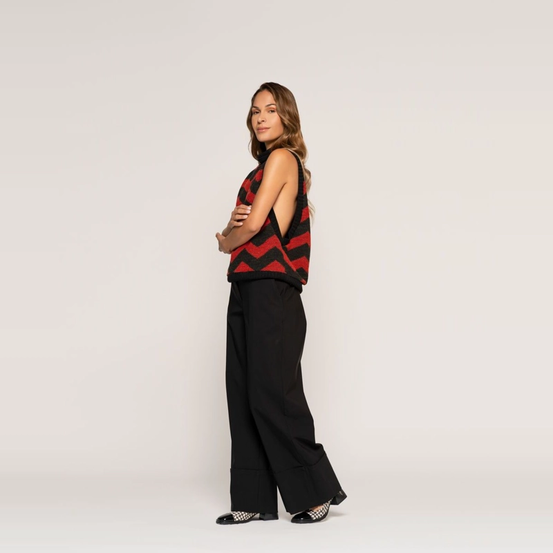 SWEATER LUCIA NEGRO Y ROJO ZIGZAG RELAXED FIT SIN MANGAS LUDOVICA - 2