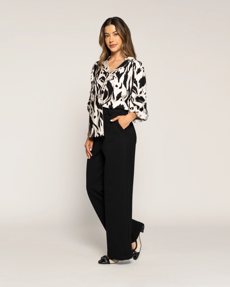 BLUSA ANA NEGRA AJUSTADA CUELLO V MANGA LARGA LUDOVICA - 2