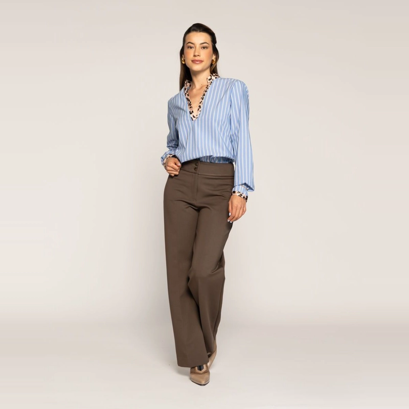 BLUSA INES CELESTE AJUSTADA CUELLO V MANGA LARGA LUDOVICA - 4