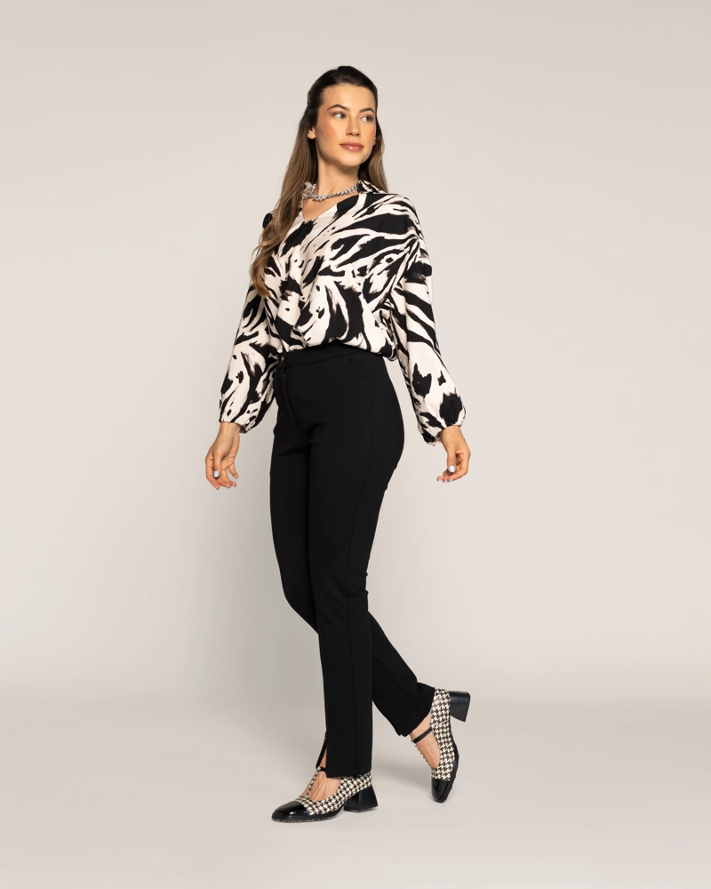 BLUSA ADRIANA NEGRO CUELLO EN V TIPO CAMISA MANGA LARGA GLOBO SIN PUÑO MUJER - 2