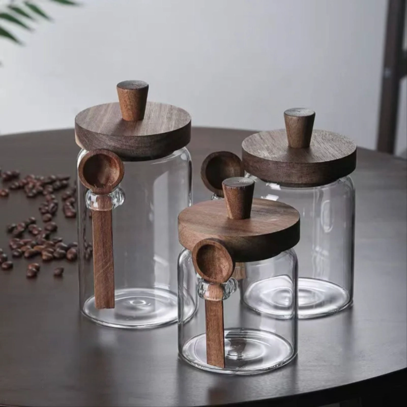 SET DE 3 FRASCOS DE VIDRIO CON TAPA DE MADERA Y CUCHARA - 2