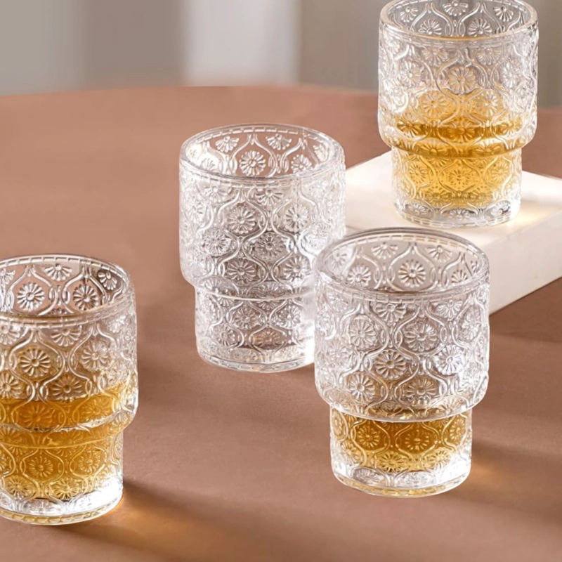 SET DE 4 VASOS DE VIDRIO CON RELIEVE DE FLOR BEGONIA CAFE  DE 180 ML - 1
