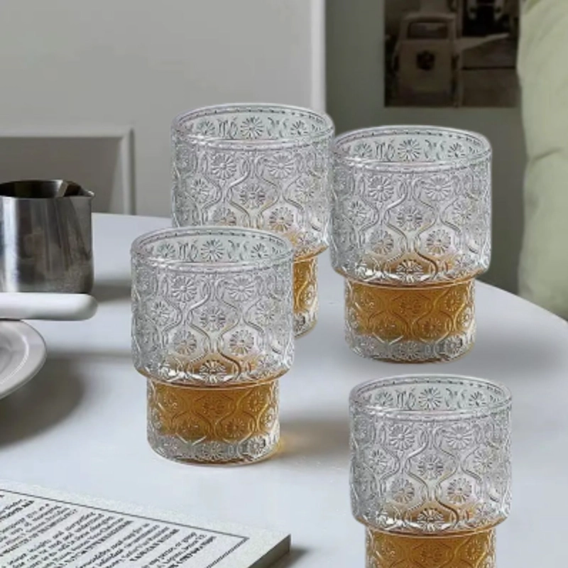 SET DE 4 VASOS DE VIDRIO CON RELIEVE DE FLOR BEGONIA CAFE  DE 180 ML - 2