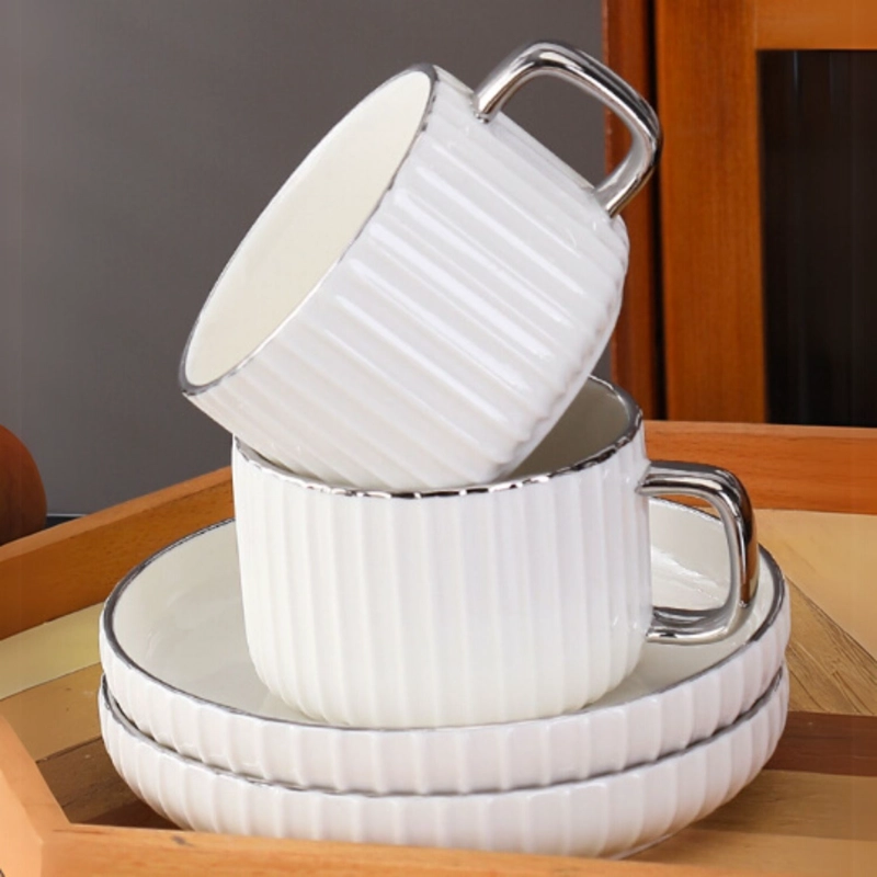 SET DE TAZAS Y PLATOS BLANCOS PARA TE  O CAFE  CON SOPORTE PLATEADO - 3