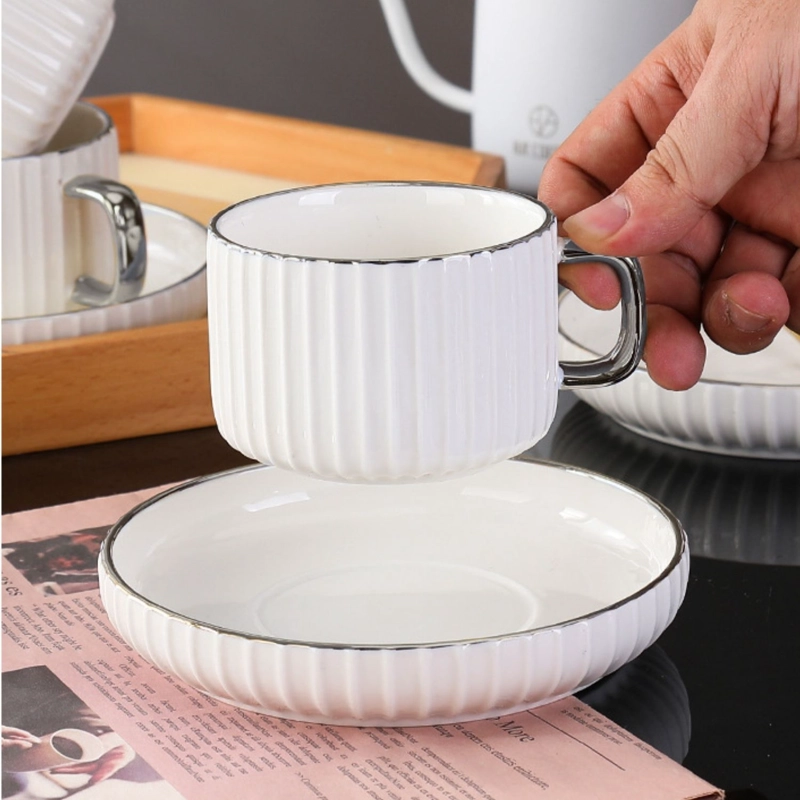 SET DE TAZAS Y PLATOS BLANCOS PARA TE  O CAFE  CON SOPORTE PLATEADO - 6