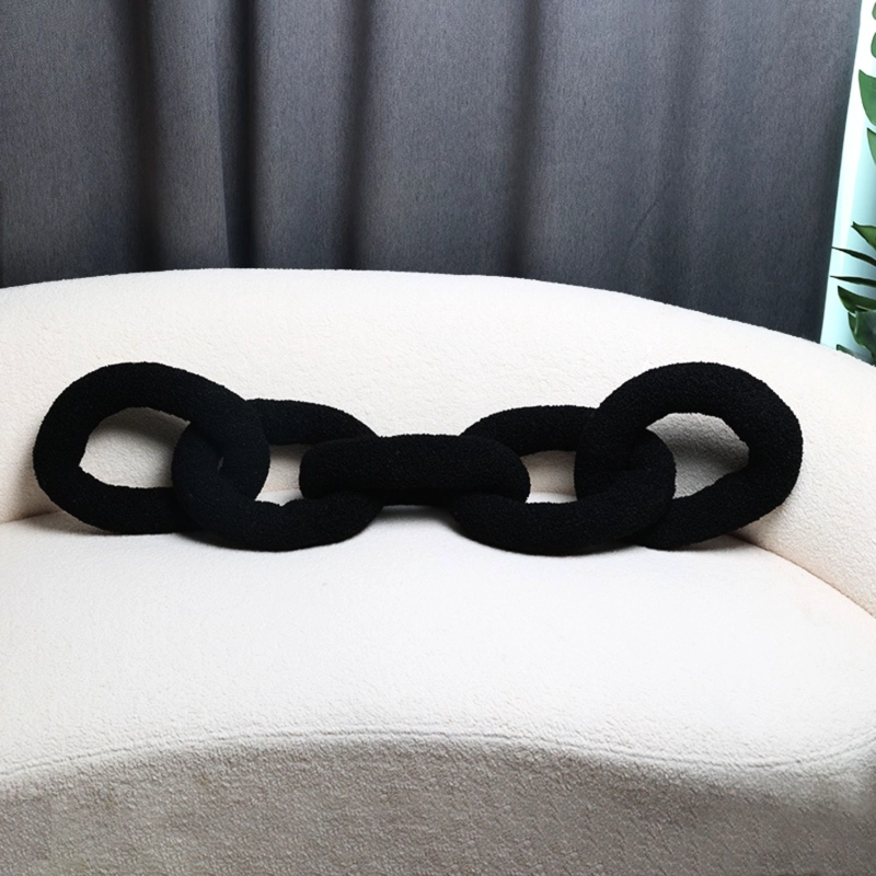 COJIN DECORATIVO DE TELA CON DISEÑO DE CADENA NEGRO - 2