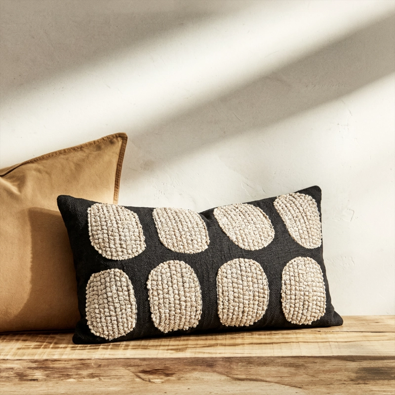 COJIN RECTANGULAR DE LINO DOTS - 1