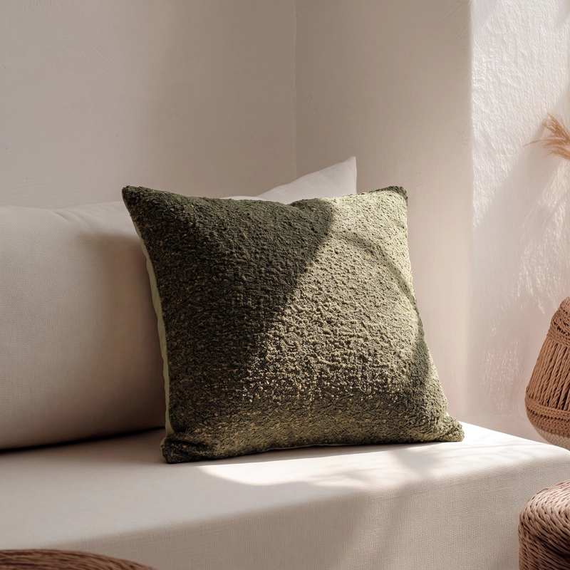 COJIN DECORATIVO EN TELA BOUCLE  COLOR VERDE OLIVA PARA DORMITORIO Y SALON - 1