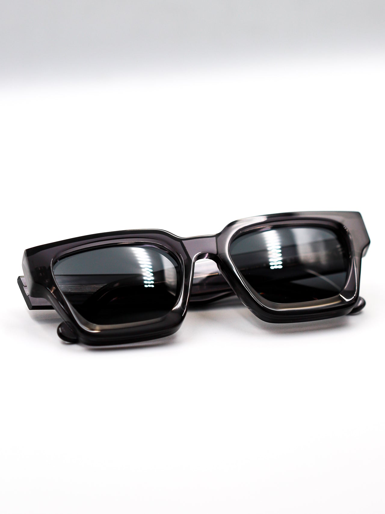 LENTES DE SOL MICENAS CLEAR GREY - UNTOLD - 10