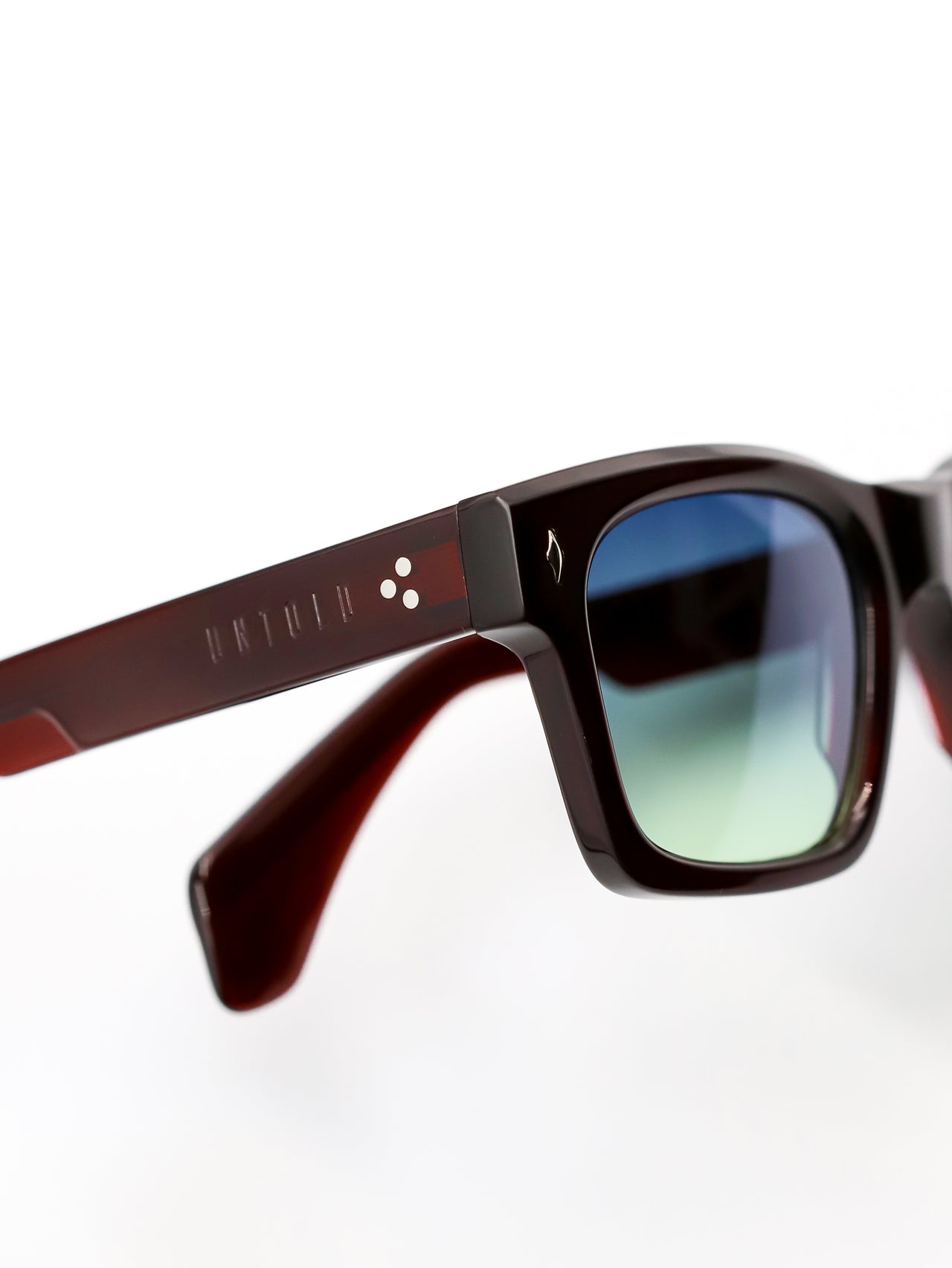 LENTES DE SOL ATLAS DARK RED - UNTOLD - 6