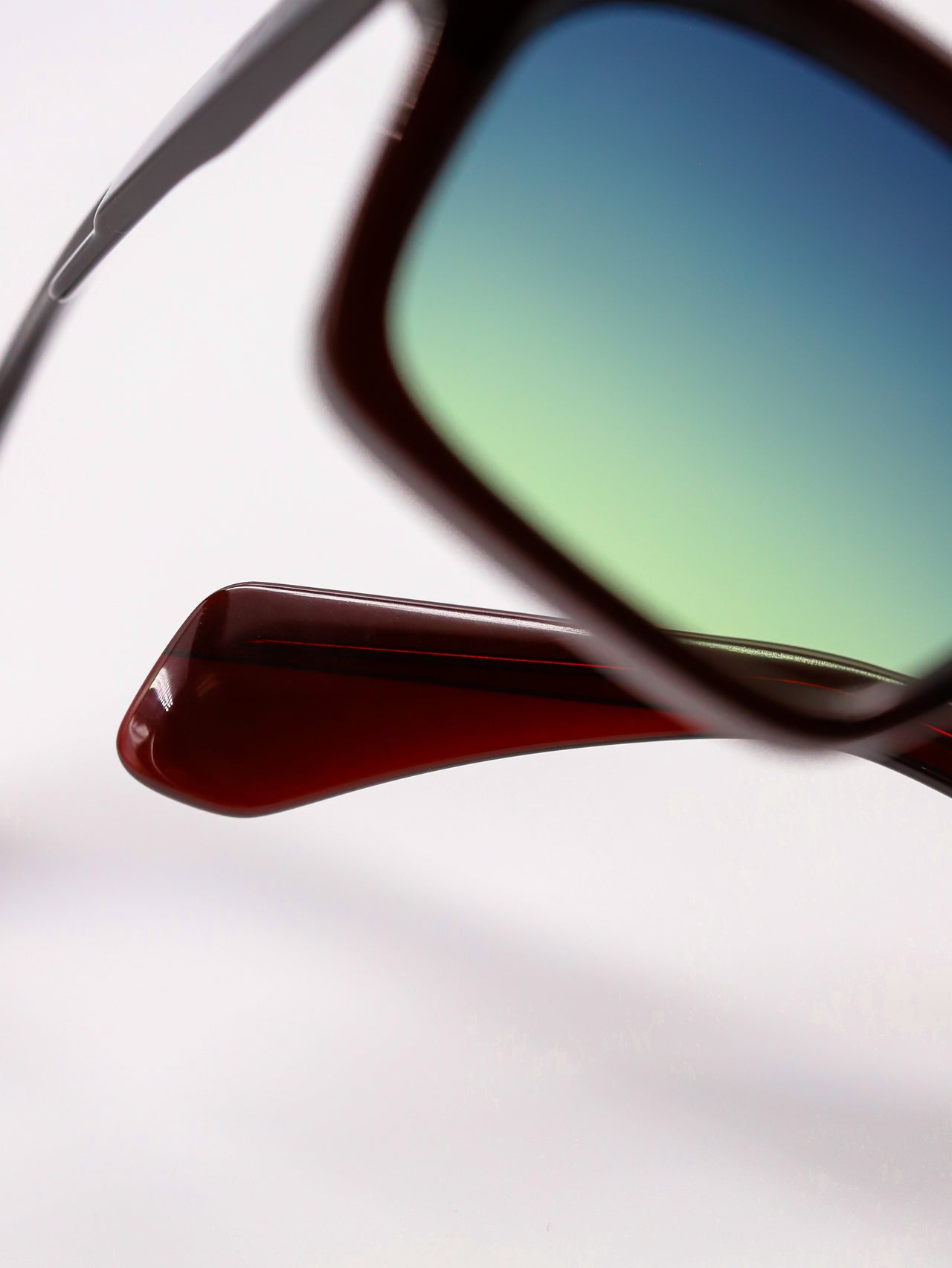 LENTES DE SOL ATLAS DARK RED - UNTOLD - 7