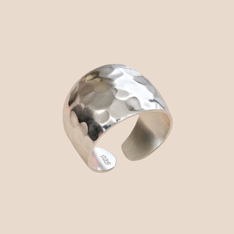 ANILLO DE PLATA CON DISEÑO EFECTO MARTILLADO - 1