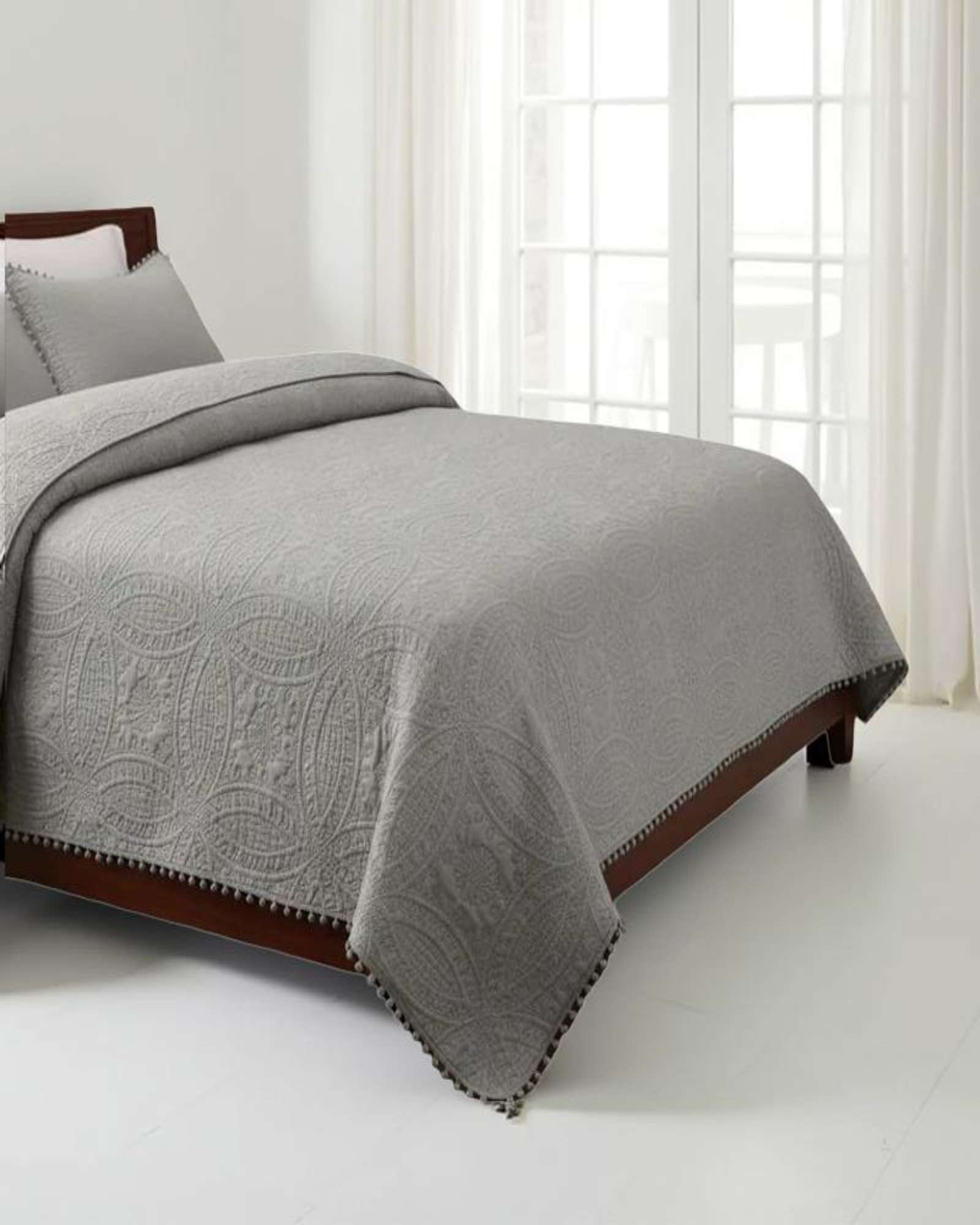 CUBRECAMA QUILT CON POMPONES KING-SUPER KING - 3