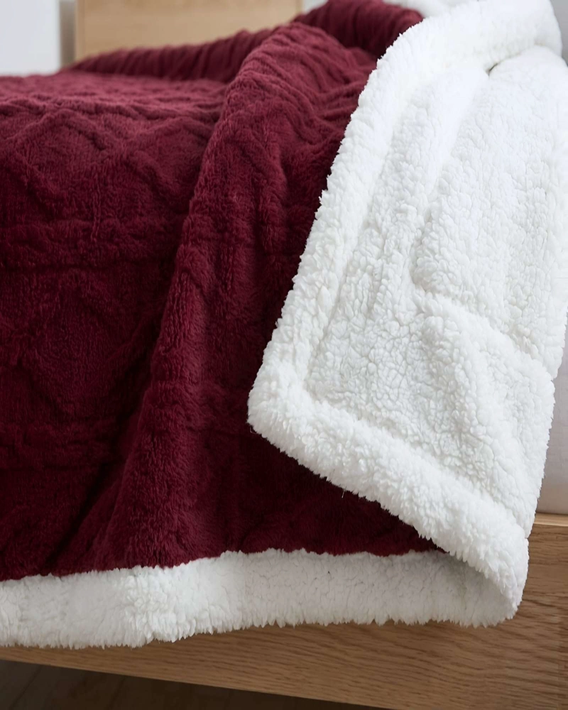 FRAZADA SHERPA ULTRA SUAVE CON RELIEVE DE DIAMANTES KING - 5
