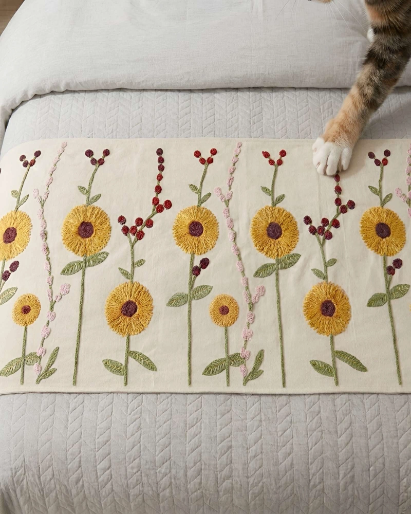 PIECERA PARA CAMA CON BORDADO DECORATIVO B3 - 1