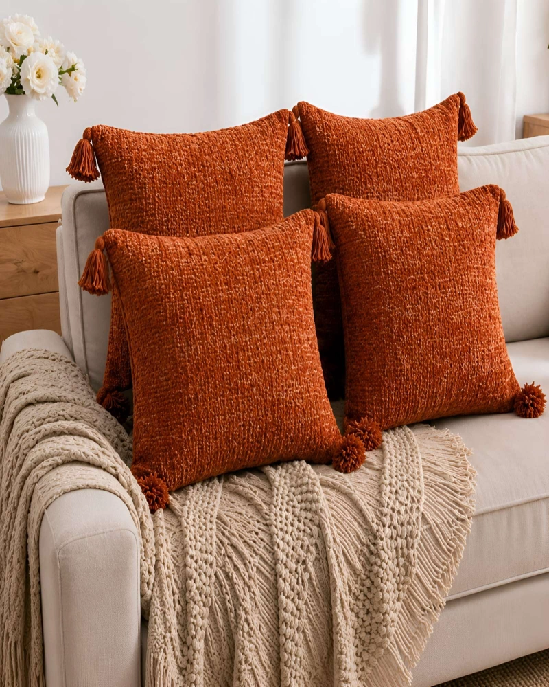 PACK 2 FUNDAS DE COJIN TEXTURA CHENILLE CON POMPONES - 1