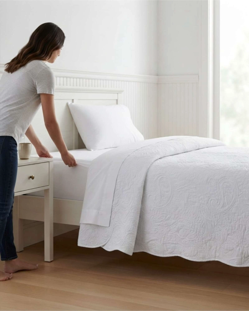 SET QUILT VERANO 1.5 PLAZAS LISO CON RELIEVE Y JUEGO DE SABANAS - 3