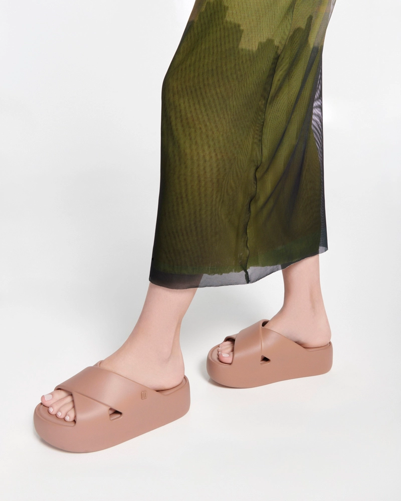 SANDALIA MELISSA FREE CROSS MARRON - 2