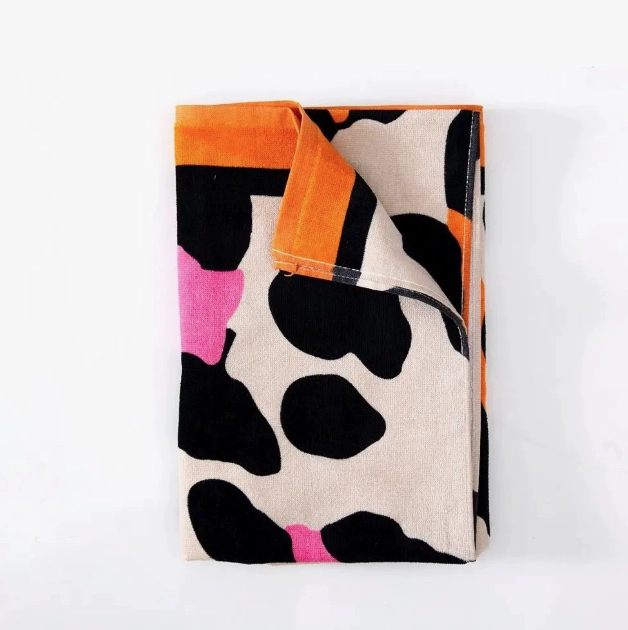 TOALLA DE ALGODON CON ESTAMPADO Y BOLSA - 2