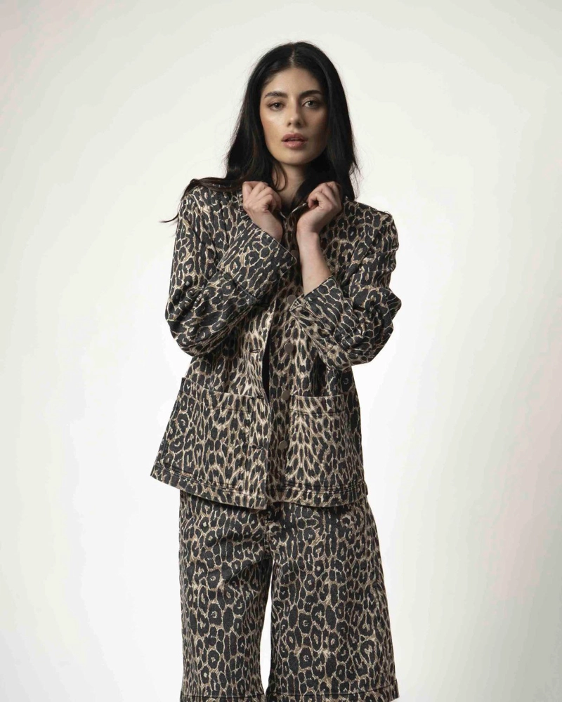 CHAQUETA ANIMAL PRINT MOMCHIC CAFE  CLARO - 4