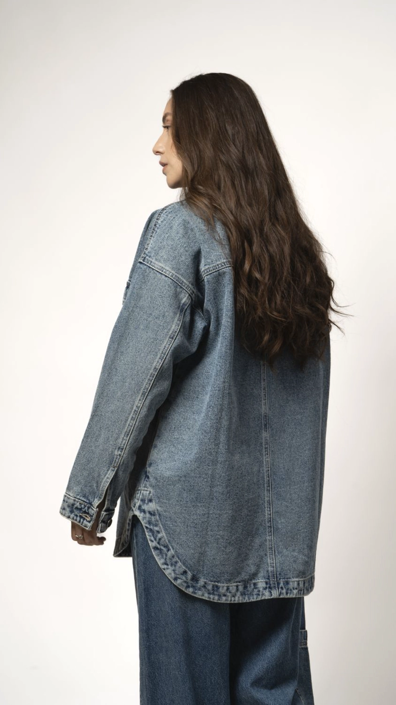 SOBRECAMISA DENIM OVERSIZE AZUL DESGASTE AMARILLO MOMCHIC AZUL - 2