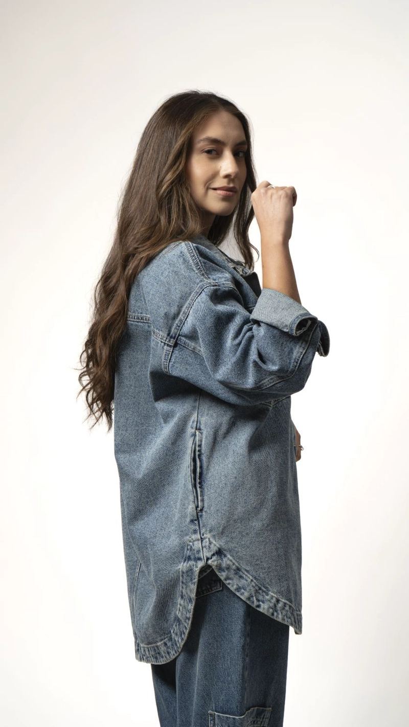 SOBRECAMISA DENIM OVERSIZE AZUL DESGASTE AMARILLO MOMCHIC AZUL - 3
